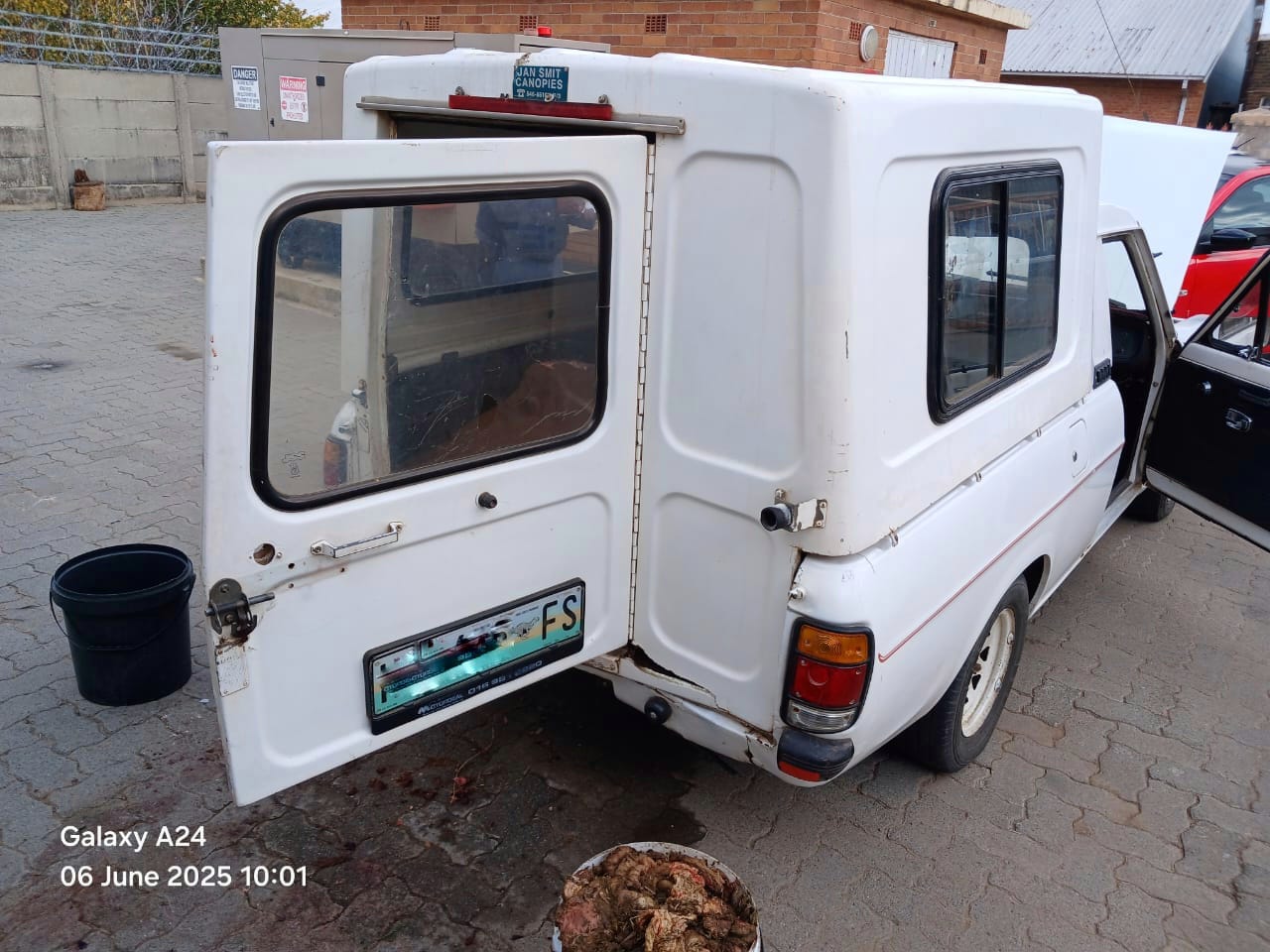 POLICE ARREST FOUR IN CONNECTION WITH STOCK THEFT