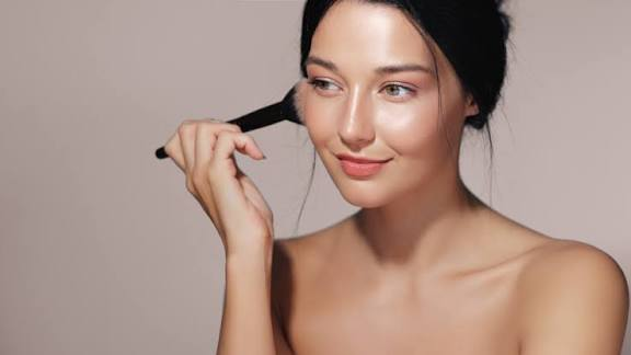 Spring 2025 Grooming Trends: Personalised Hair and Confidence Boosts for Men and Women