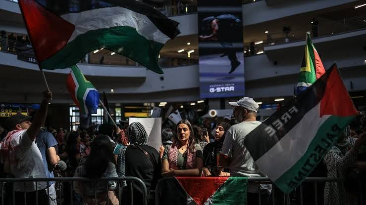 130 Palestinian Refugees Finally Allowed into South Africa After Airport Delay