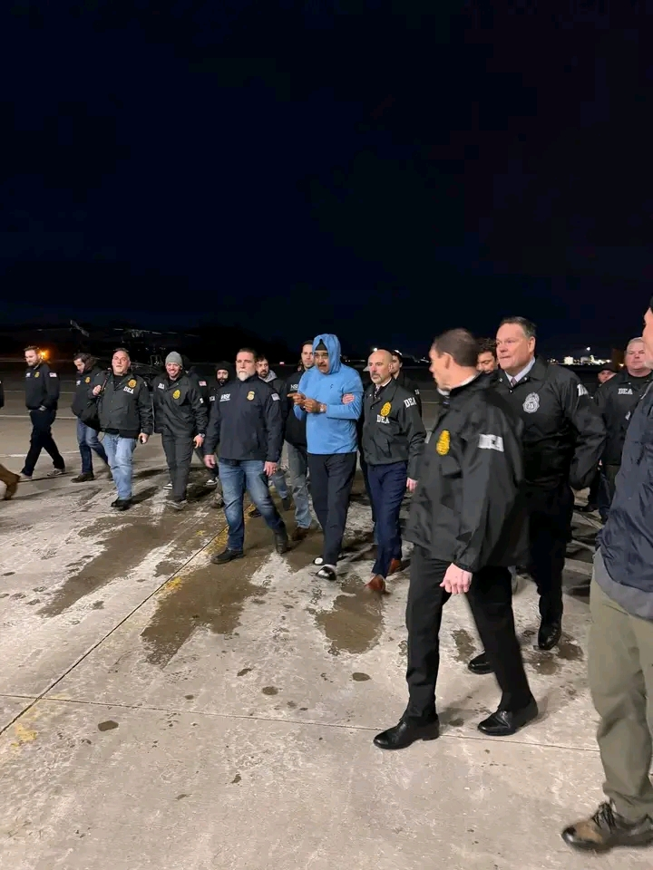 Shocking Images Emerge of Nicolás Maduro Handcuffed and Blindfolded After Dramatic U.S. Capture in Venezuela