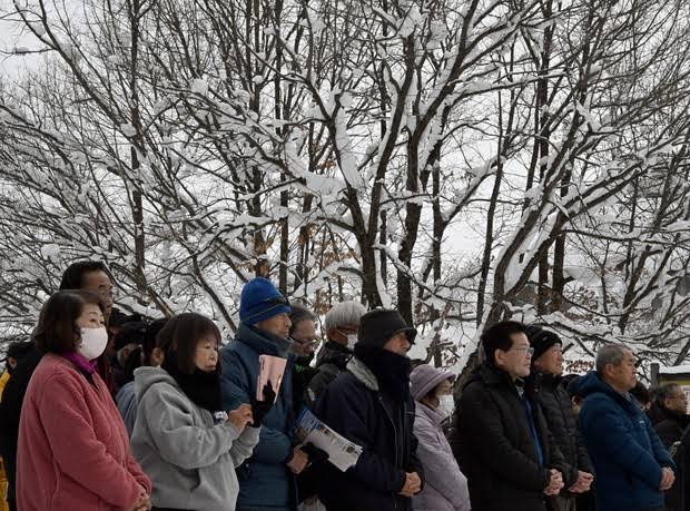 Japanese Voters Battle Snow for Surprise Election Day