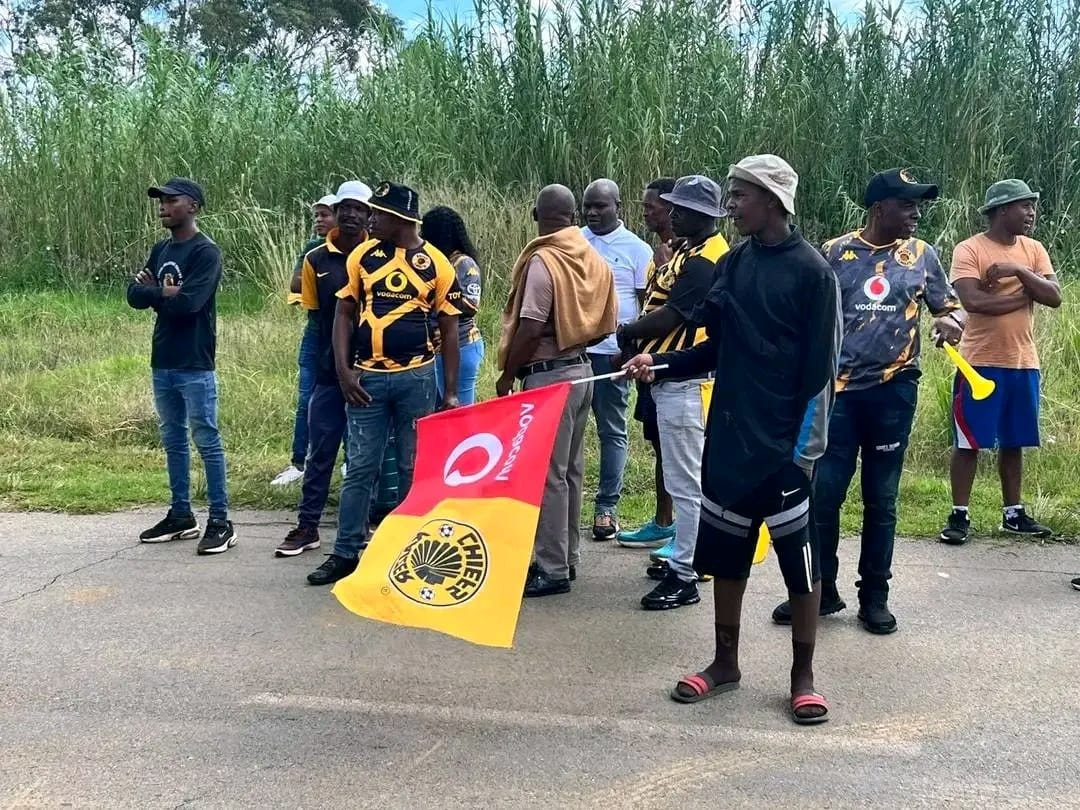 Angry Kaizer Chiefs Supporters Are Protesting Outside Naturena Village