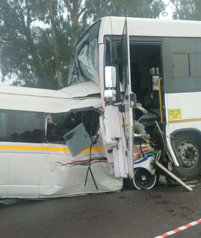 TEN PEOPLE DIED AFTER THE HEAD-ON COLLISION BETWEEN A MINIBUS TAXI AND A BUS bus crash South Africa