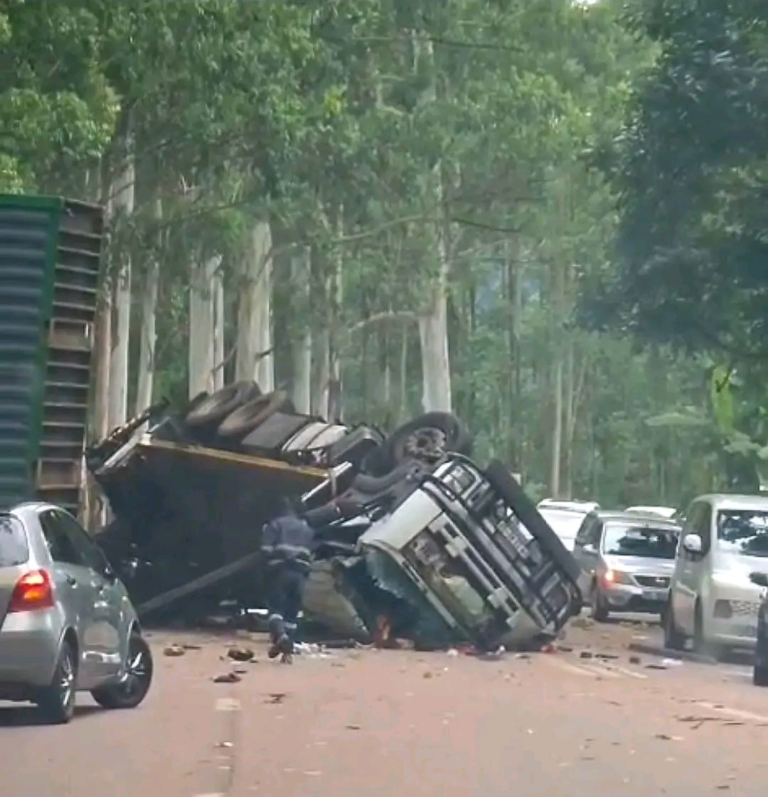 A UD Truck HMV lost control due to heavy load at Makgoebaskloof on Thursday ( 21 May 2026) Limpopo road accident
