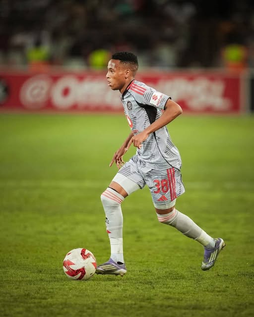 Relebohile Mofokeng steals the show at 2025/26 PSL Awards