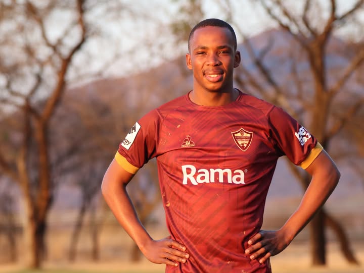 Orlando Pirates have officially announced the signing of highly-rated midfielder Thapelo Mokobodi