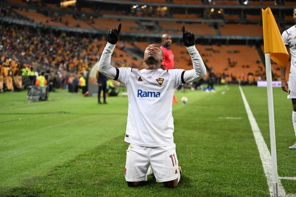 Vilakazi Warns Langelihle Phili About Kaizer Chiefs Pressure Ahead of Naturena Move