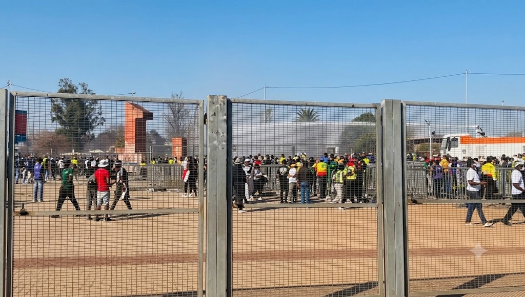 Pirates explain stadium chaos after fans locked out
