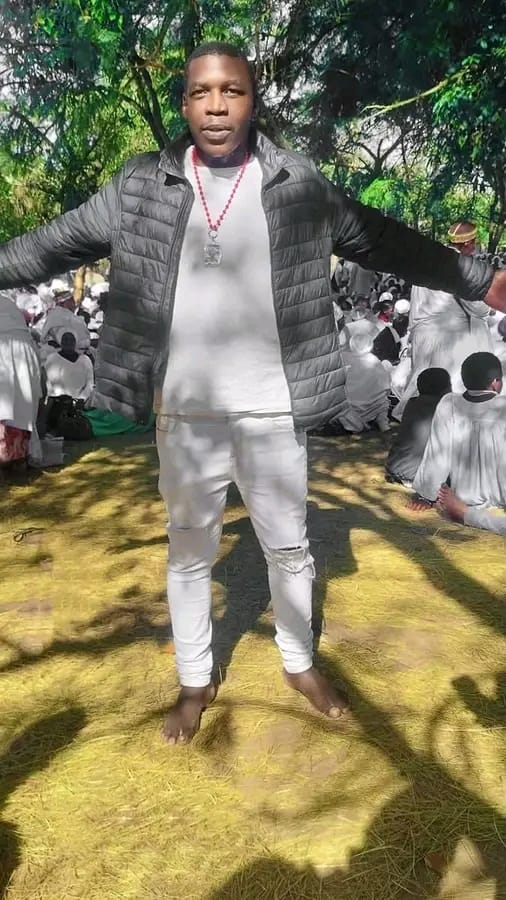A Durban-based rapper known as Akalicious has been accused of robbing and threatening to stab a individual in the Durban Central Business District (CBD).