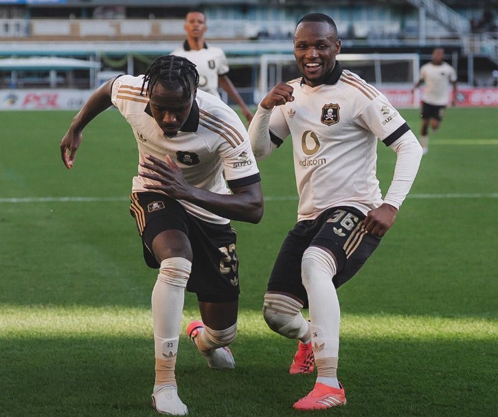 Orlando Pirates bounced back from their midweek draw with a convincing 3-0 win over Chippa United at Kings Park Stadium on Sunday.